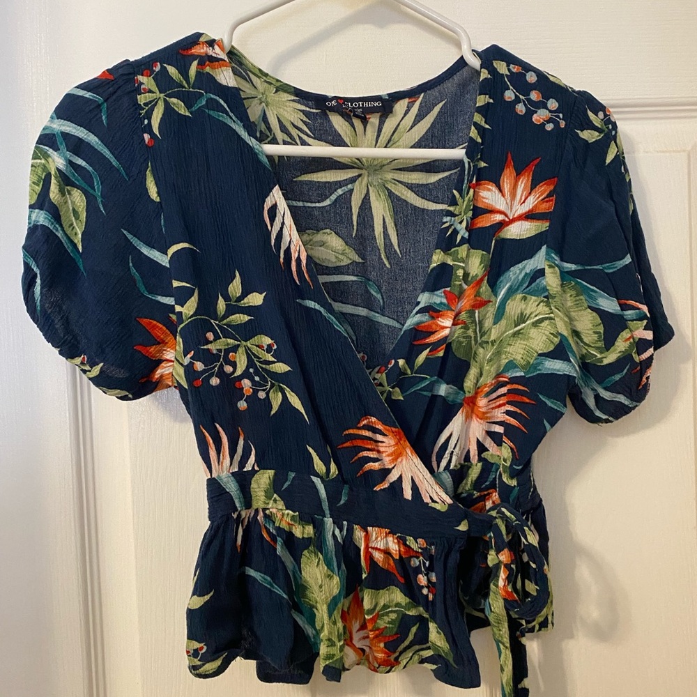Women’s crop top shirt